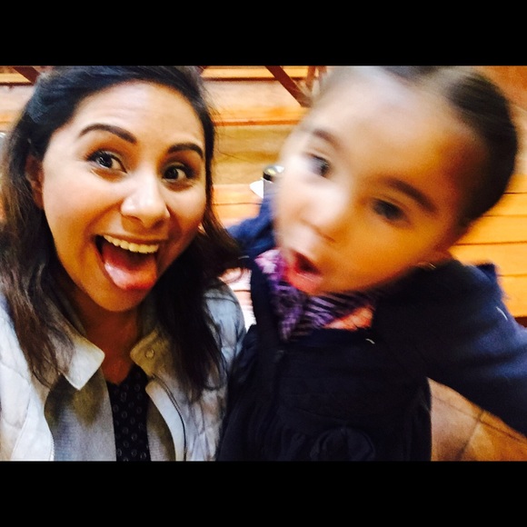 Meet your Posher, Cecilia - Picture 3 of 3